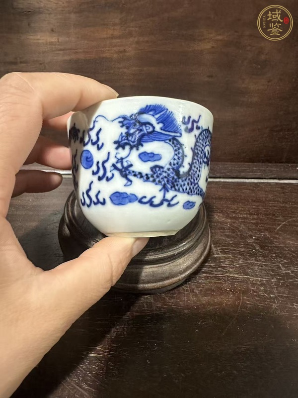 古玩陶瓷龍紋青花臥足杯真品鑒賞圖