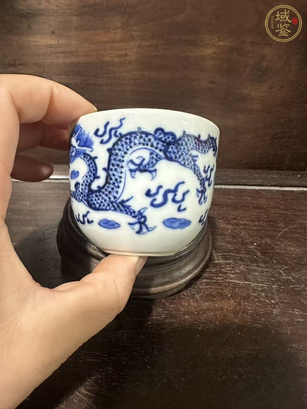 古玩陶瓷龍紋青花臥足杯真品鑒賞圖