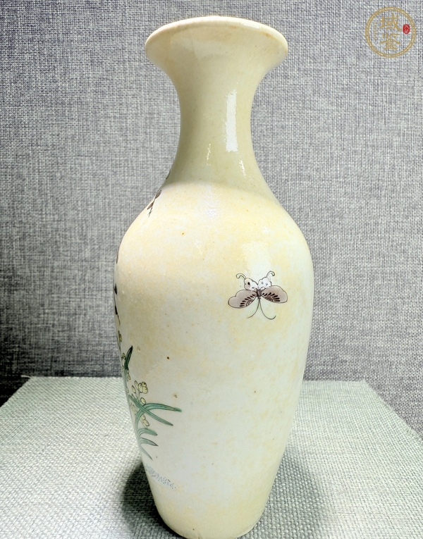 古玩陶瓷五彩花卉紋瓶真品鑒賞圖