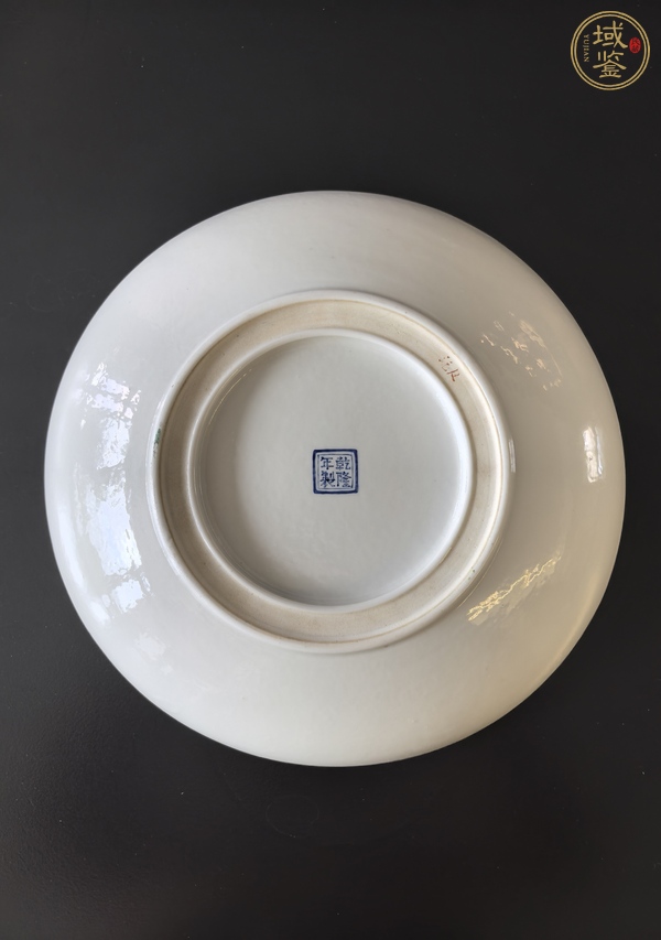 古玩陶瓷雙圈足人物紋粉彩盤真品鑒賞圖