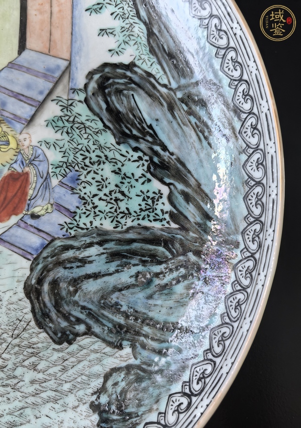 古玩陶瓷雙圈足人物紋粉彩盤真品鑒賞圖