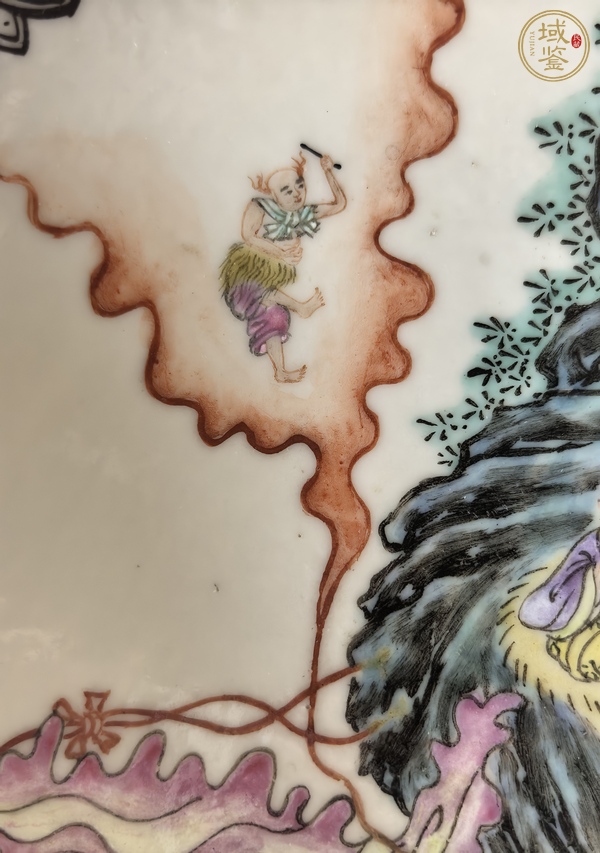 古玩陶瓷雙圈足人物紋粉彩盤真品鑒賞圖