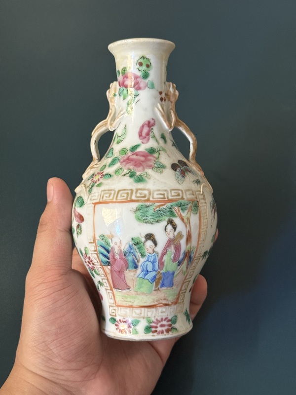 古玩陶瓷清·咸豐人物紋螭龍廣彩瓶拍賣，當前價格990元
