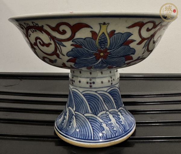 古玩陶瓷花卉紋斗彩高足碗真品鑒賞圖
