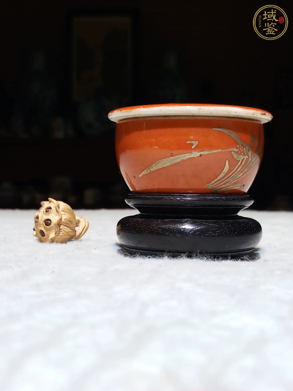 古玩陶瓷晚清珊瑚紅描金印泥盒真品鑒賞圖