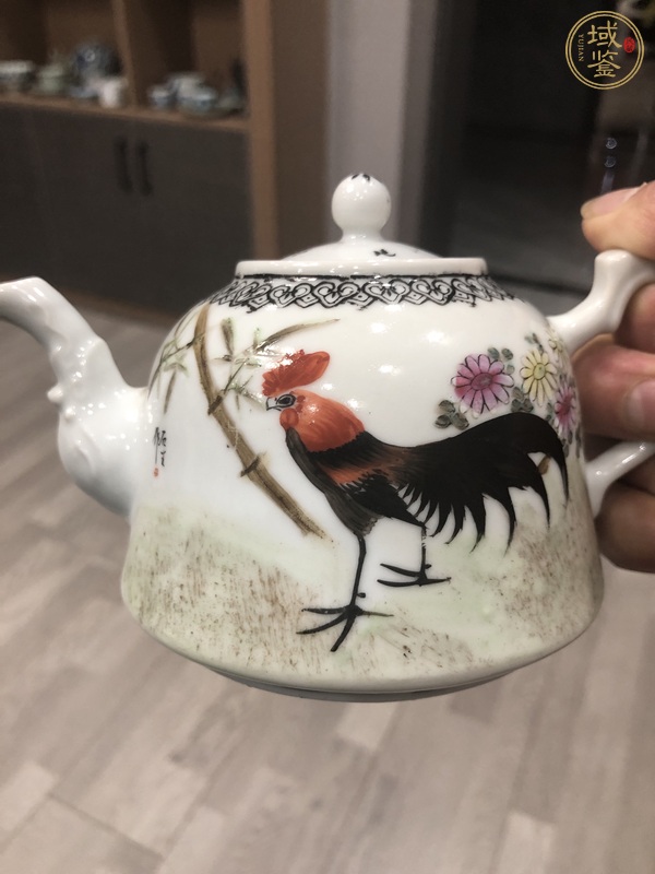 古玩陶瓷粉彩雞紋壺真品鑒賞圖