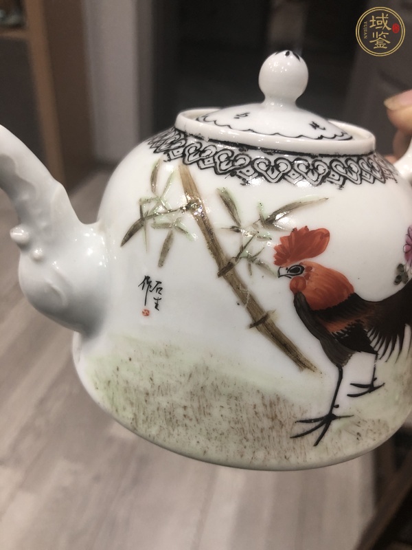 古玩陶瓷粉彩雞紋壺真品鑒賞圖