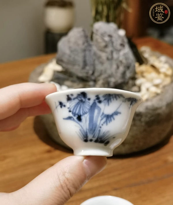 古玩陶瓷青花竹菊?qǐng)D茶杯真品鑒賞圖