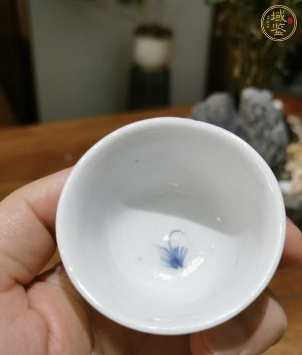 古玩陶瓷青花竹菊?qǐng)D茶杯真品鑒賞圖
