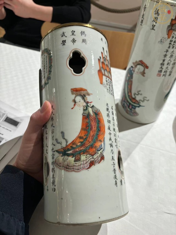 古玩陶瓷粉彩無雙譜帽筒真品鑒賞圖