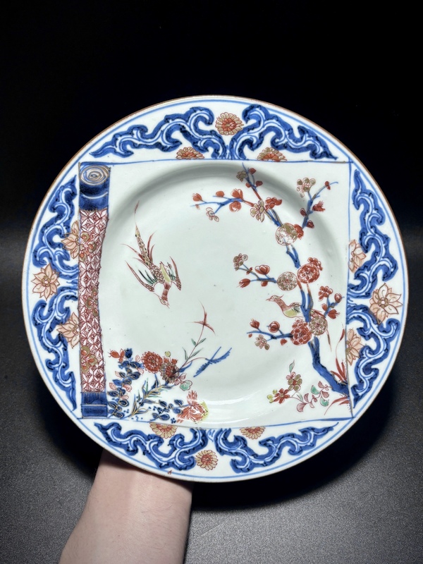 古玩轉賣【著名出版物同款】清康熙·青花五彩書卷開窗“喜上梅梢”花鳥紋盤拍賣，當前價格3500元