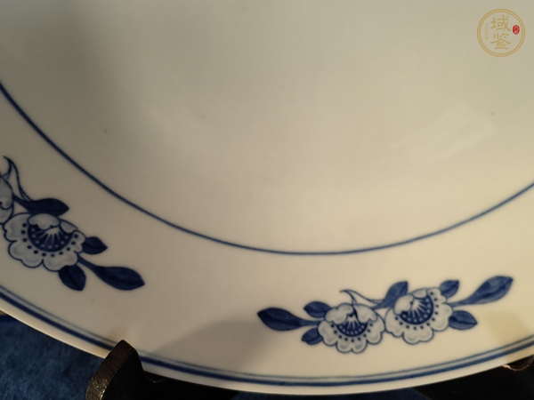 古玩陶瓷青花花卉紋盤真品鑒賞圖