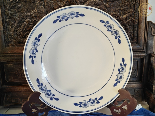 古玩陶瓷青花花卉紋盤真品鑒賞圖