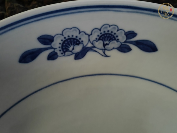 古玩陶瓷青花花卉紋盤真品鑒賞圖