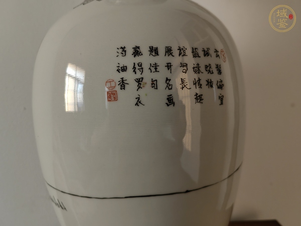 古玩陶瓷礬紅黑彩人物花蘭瓶真品鑒賞圖
