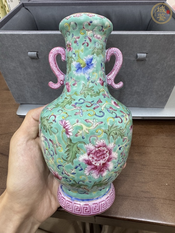 古玩纏枝花卉雙耳瓶真品鑒賞圖