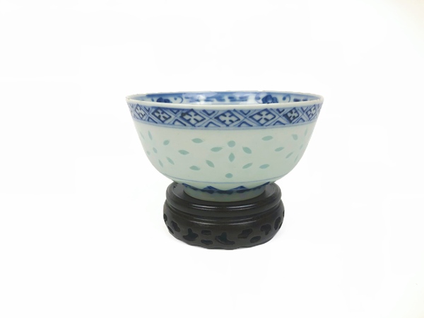 古玩陶瓷清光緒·青花云蝠紋玲瓏碗拍賣，當前價格99元