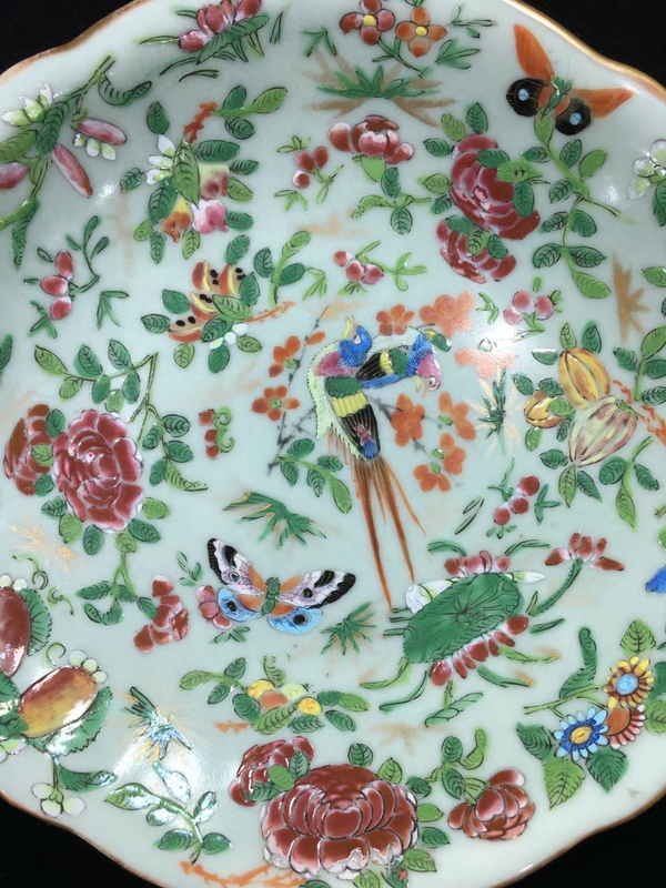 古玩陶瓷（全品）清中期道光豆青釉粉彩花鳥紋飾異形盤長27.5厘米，寬23.6厘米拍賣，當前價格3000元