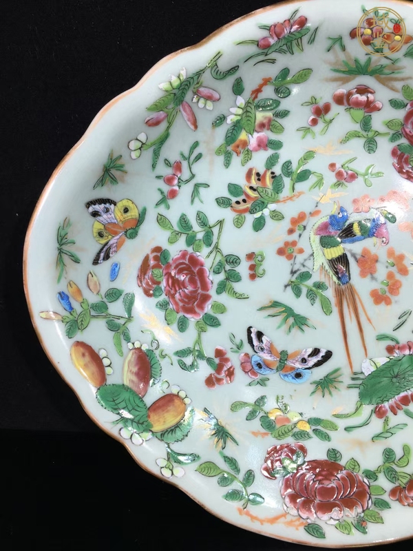 古玩陶瓷花鳥蝶紋廣彩盤真品鑒賞圖