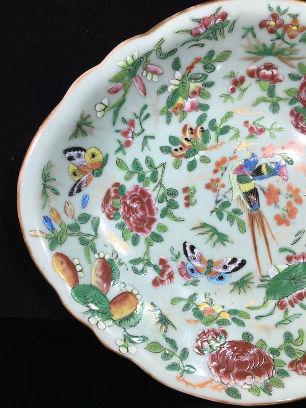 古玩陶瓷（全品）清中期道光豆青釉粉彩花鳥紋飾異形盤長27.5厘米，寬23.6厘米拍賣，當前價格3000元