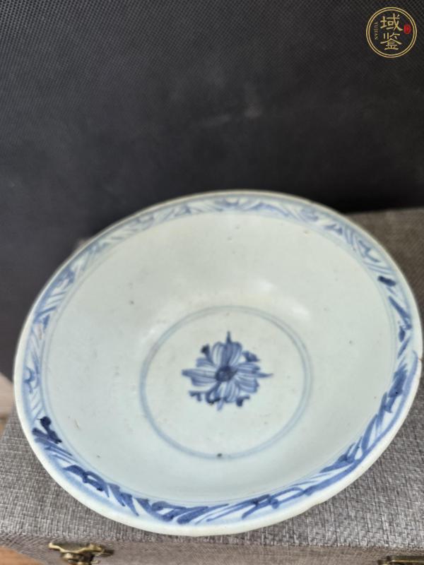 古玩陶瓷花卉紋青花碗真品鑒賞圖