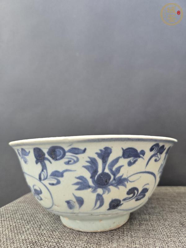 古玩陶瓷花卉紋青花碗真品鑒賞圖