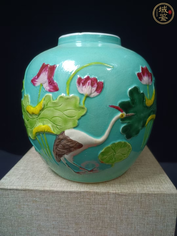 古玩綠松石釉地粉彩一路連科堆塑罐真品鑒賞圖