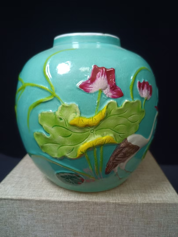 古玩陶瓷(全品)清末民初松石綠地粉彩堆塑一鷺蓮升罐高13cm拍賣,當前價格1688元