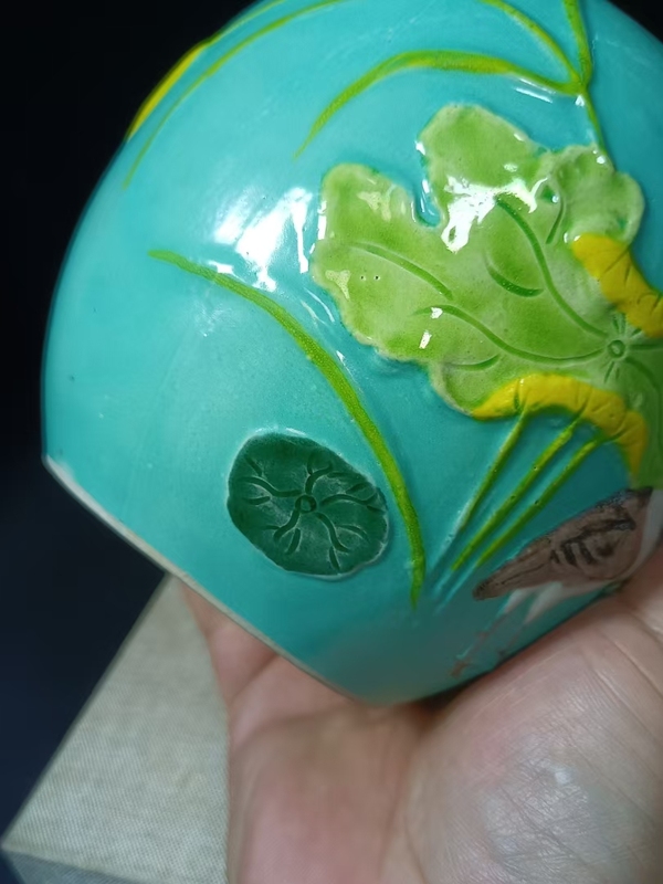 古玩陶瓷（全品）清末民初松石綠地粉彩堆塑一鷺蓮升罐高13cm拍賣，當前價格1688元