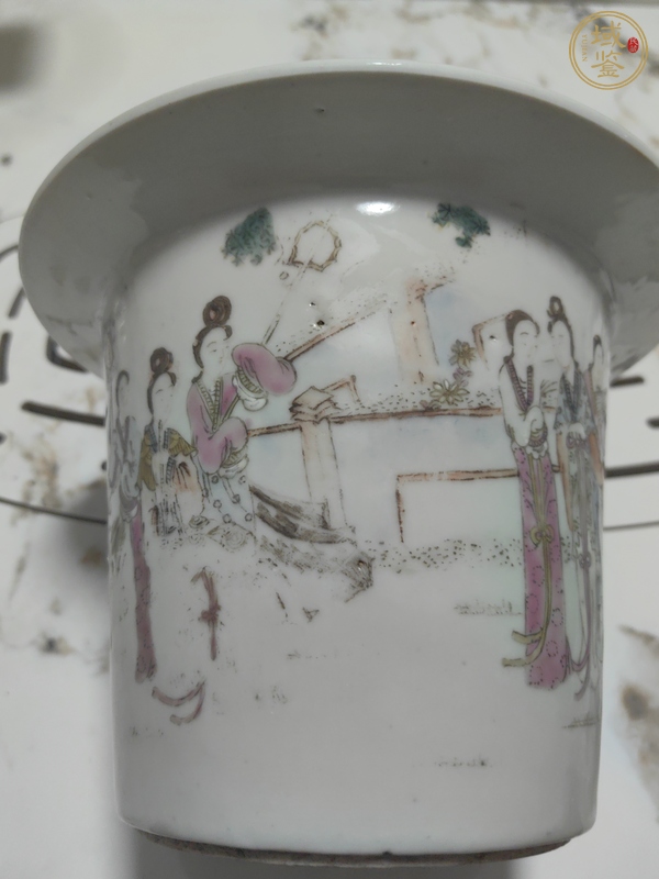 古玩陶瓷粉彩人物花盆真品鑒賞圖