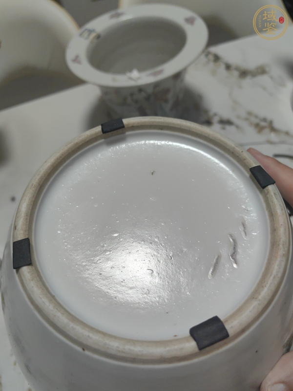 古玩陶瓷粉彩花鳥紋蓋罐真品鑒賞圖