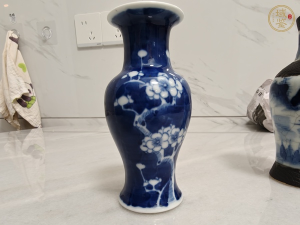 古玩陶瓷青花留白冰梅紋觀音瓶真品鑒賞圖