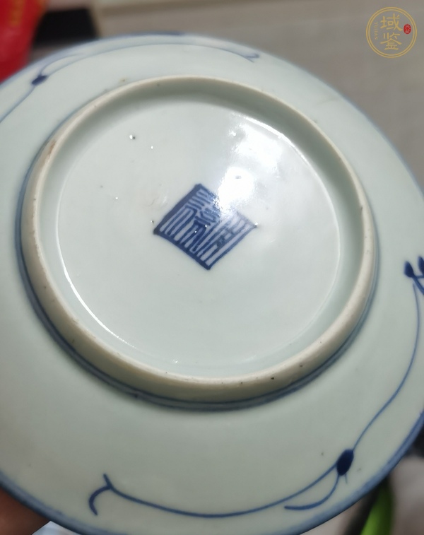 古玩陶瓷花卉紋青花盤真品鑒賞圖