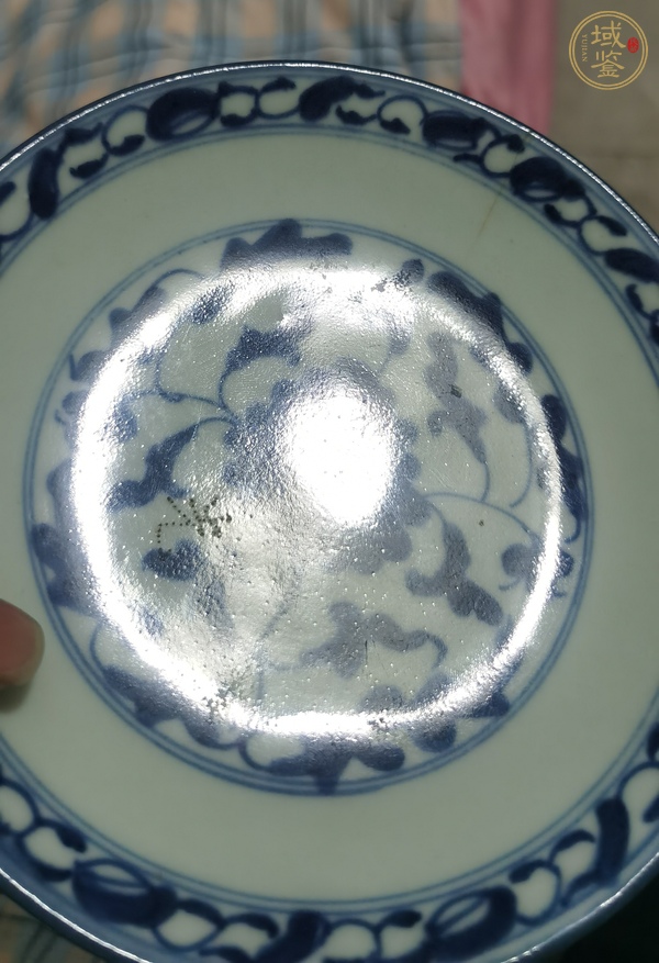 古玩陶瓷花卉紋青花盤真品鑒賞圖