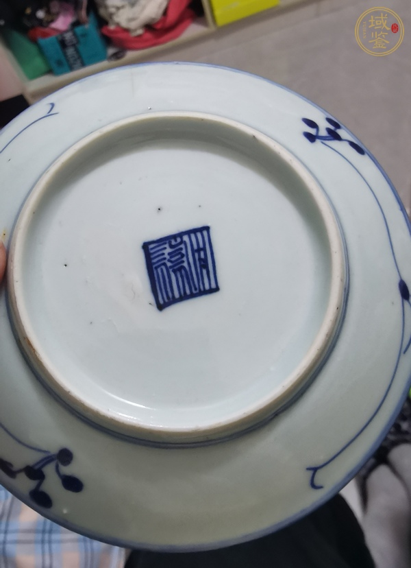 古玩陶瓷花卉紋青花盤真品鑒賞圖