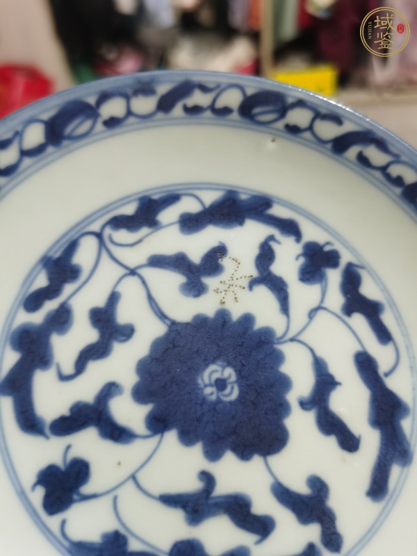 古玩陶瓷花卉紋青花盤真品鑒賞圖