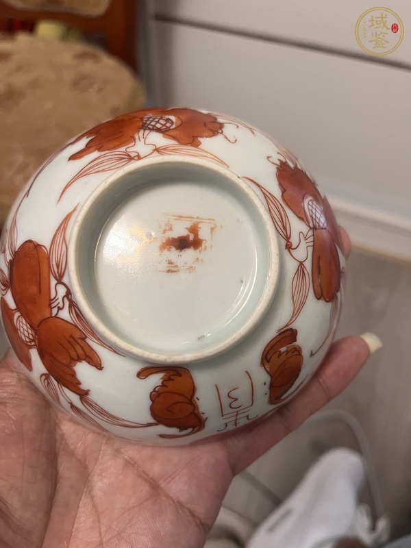古玩陶瓷礬紅福壽紋茶碗真品鑒賞圖