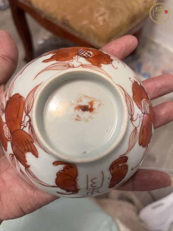 古玩陶瓷礬紅福壽紋茶碗真品鑒賞圖
