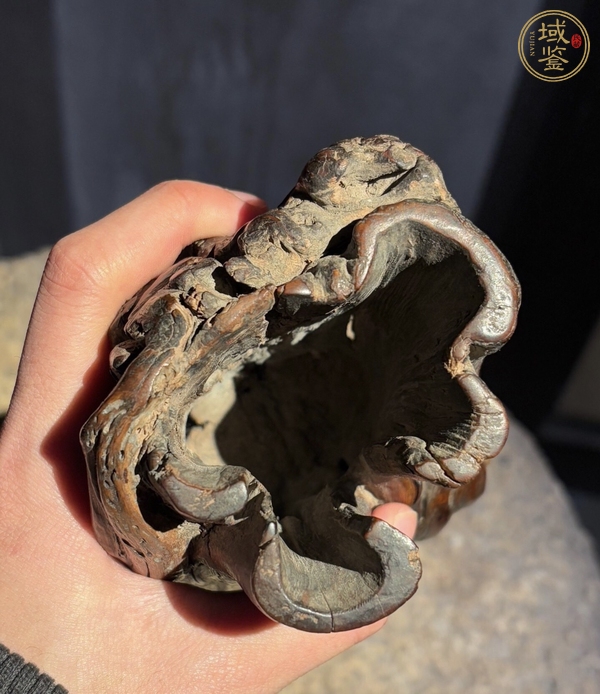 古玩雜項崖柏制作筆筒真品鑒賞圖