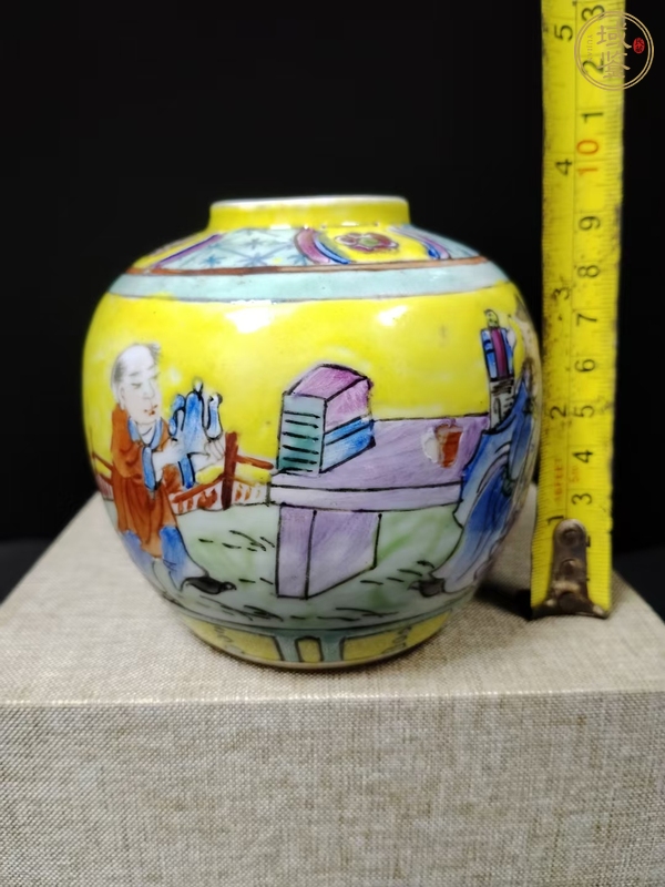 古玩陶瓷粉彩人物罐真品鑒賞圖