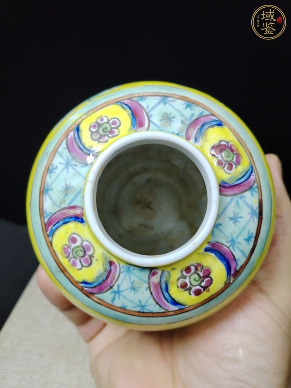 古玩陶瓷粉彩人物罐真品鑒賞圖
