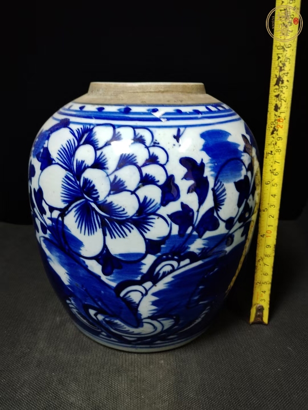 古玩陶瓷牡丹紋青花罐真品鑒賞圖