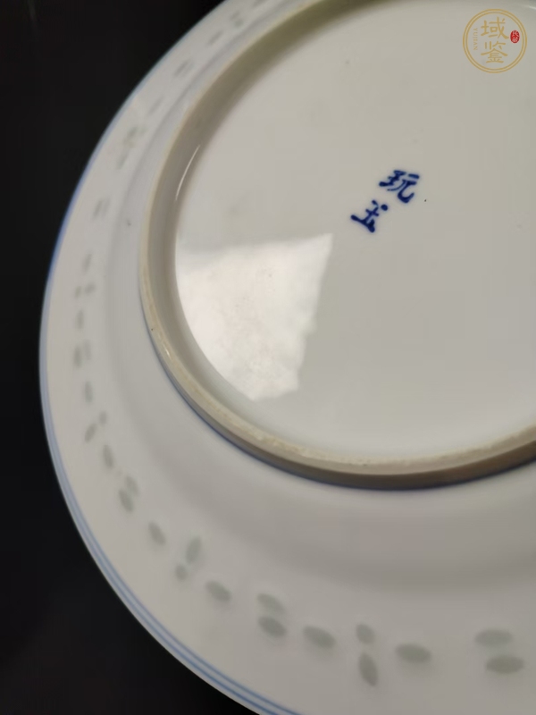 古玩陶瓷正面龍紋玲瓏瓷青花盤真品鑒賞圖