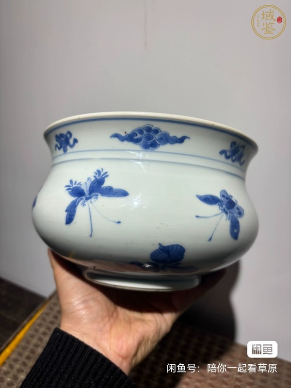 古玩陶瓷花蝶紋青花圈足缽式香爐真品鑒賞圖