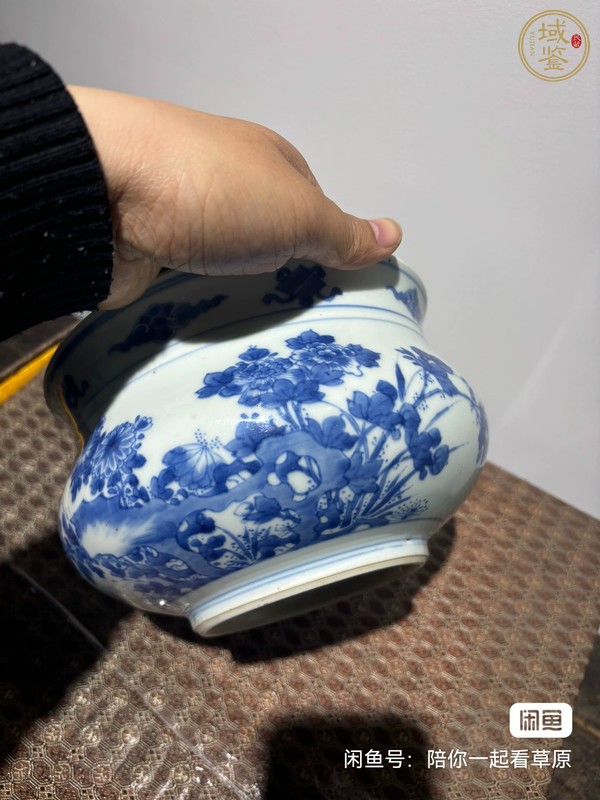 古玩陶瓷花蝶紋青花圈足缽式香爐真品鑒賞圖