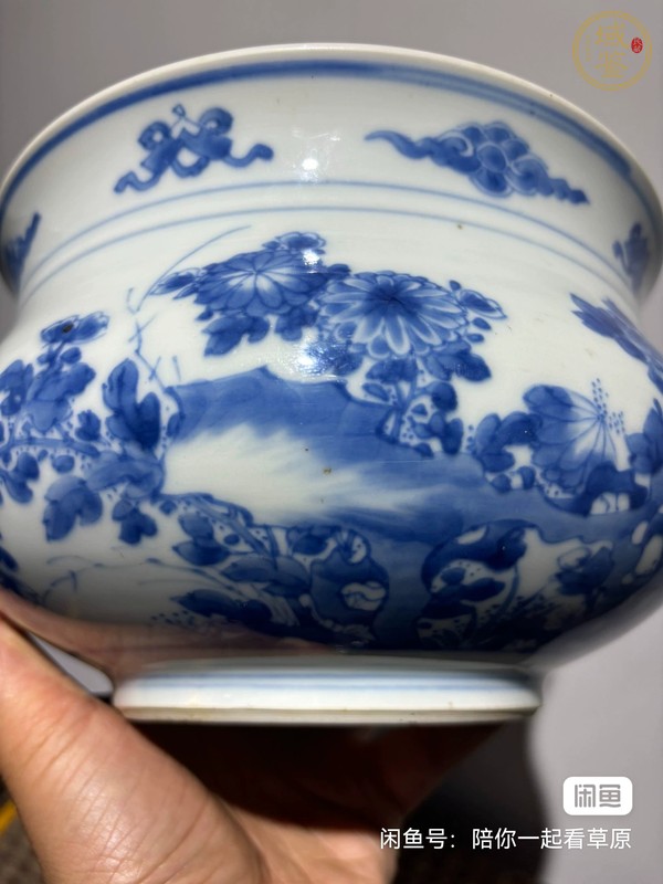 古玩陶瓷花蝶紋青花圈足缽式香爐真品鑒賞圖
