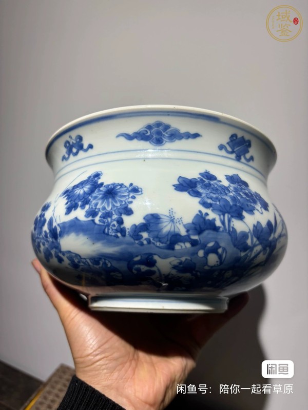 古玩陶瓷花蝶紋青花圈足缽式香爐真品鑒賞圖