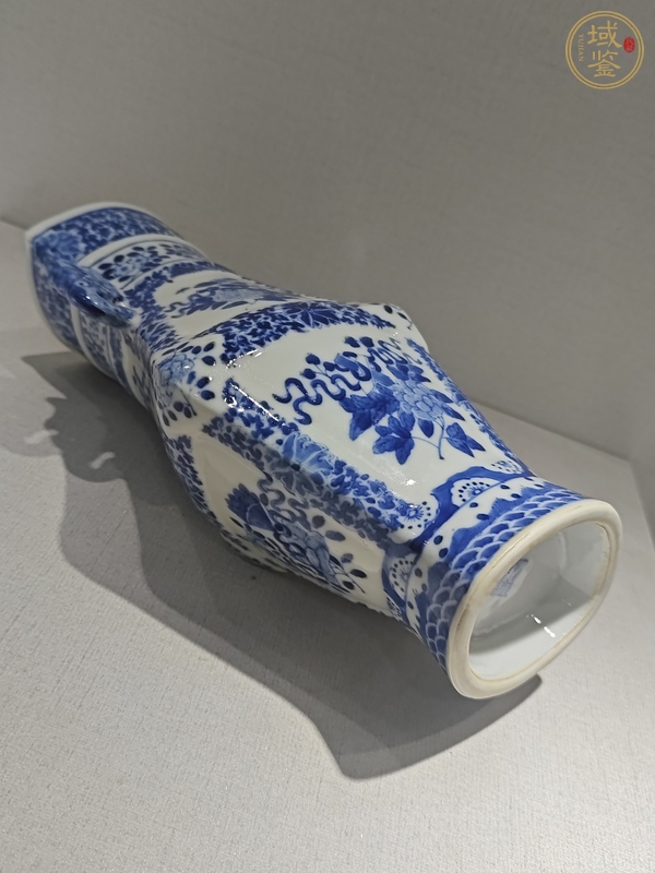 古玩陶瓷青花瓶真品鑒賞圖