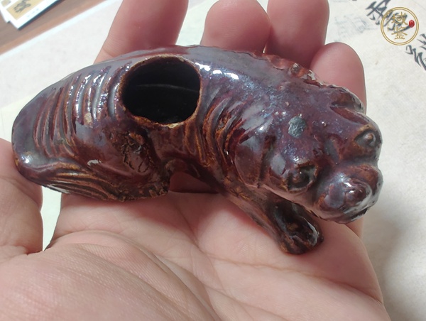 古玩陶瓷褐釉犬型水滴真品鑒賞圖