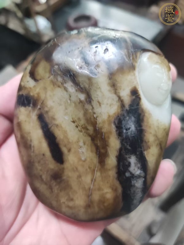 古玩玉器染色仿和田籽料把件真品鑒賞圖